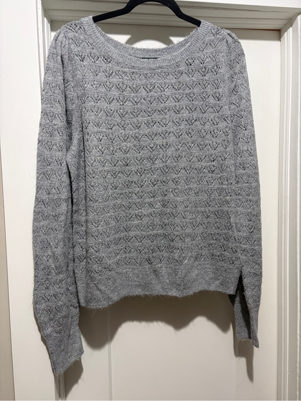 RW&CO. Light Gray Women's Crewneck Patterned Knit Sweater